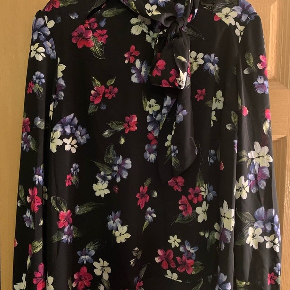 Flowered blouse 🌺🌸🌼 - Picture 2 of 7